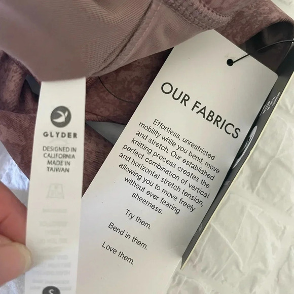 Glyder Spendid sports bra in lavender snake - Picture 9 of 10